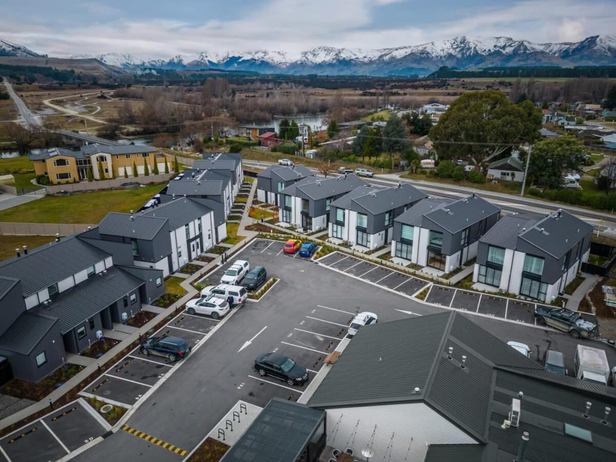Wanaka Riverside Townhouse Retreat Albert Town Buitenkant foto